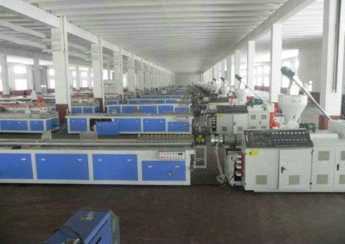WPC PVC Lini Produksi Dewan Skirting, Extruder Sekrup Ganda