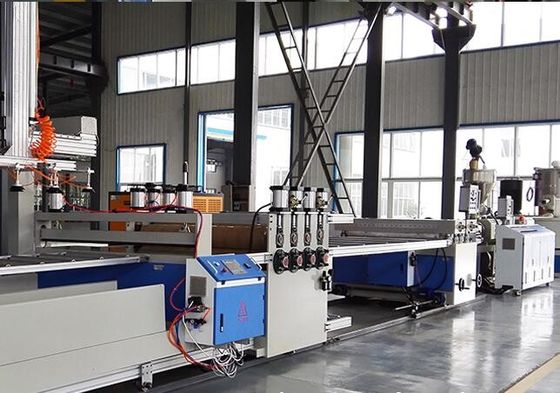 WPC Plastik Panel Dewan Line Produksi 380V 50HZ PVC Foam Dewan Extrusion Machine