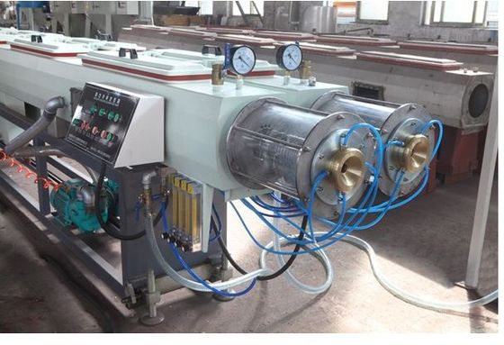 Harga yang bagus Stabil Menjalankan Pipa PVC Twin Screw Extruder Efisiensi Tinggi CE Persetujuan on line