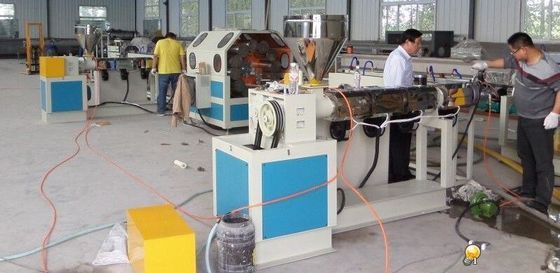 Harga yang bagus 380V 50Hz Fiber Reinforced Hose Pvc Pipe Extrusion Machine Sepenuhnya Otomatis on line