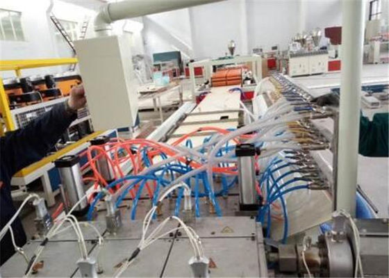 Harga yang bagus PVC WPC PP PE Panel Plastik Profil Garis Ekstrusi PP PE Garis Ekstrusi Pelat Busa on line