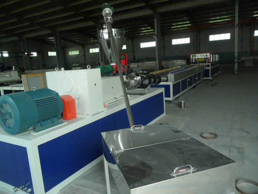 Harga yang bagus PP PE WPC Decking Plastik Profil Garis Ekstrusi dengan desain Sekrup Tunggal on line