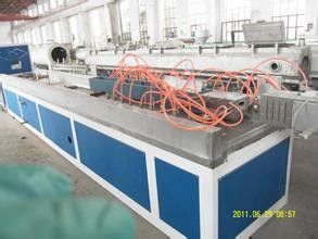 Harga yang bagus Extruder Profil Pegangan WPC, Mesin Profil Railing on line