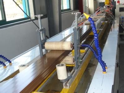 Harga yang bagus Garis Ekstrusi Profil Pelindung WPC, Extruder Profil Kursi on line