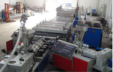Harga yang bagus WPC Building Template Mesin Papan Busa Dengan Sekrup Kerucut Ganda Untuk Kabinet on line