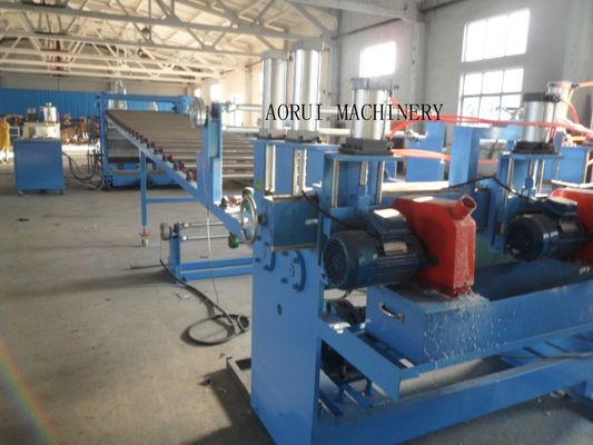 Harga yang bagus 1220Mm Lebar Celuka Tiga Lapisan Mesin Papan Busa WPC untuk Konstruksi Template on line