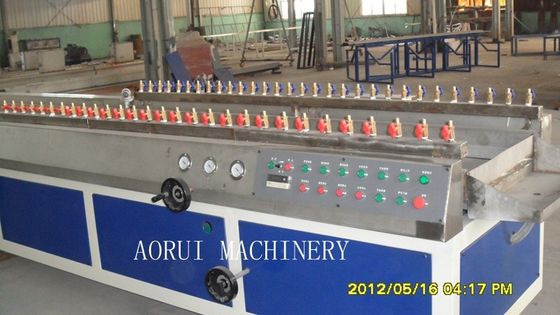 Harga yang bagus Tahan lama WPC Profil Jalur Produksi Pvc Wpc Jendela Pintu Membuat Profil Mesin on line