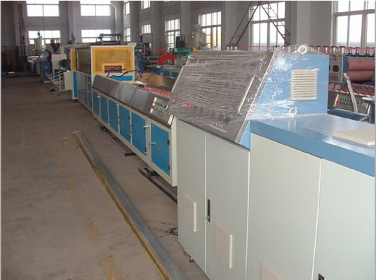 Harga yang bagus Jalur produksi profil WPC CE ISO9001 WPC profil mesin ekstrusi on line
