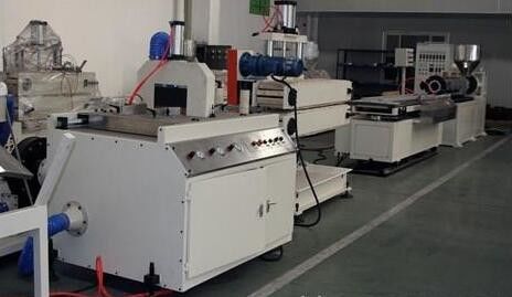 Harga yang bagus Mesin Screw Extruder Profile WPC Ganda Untuk Dekorasi Jendela dan Pintu on line