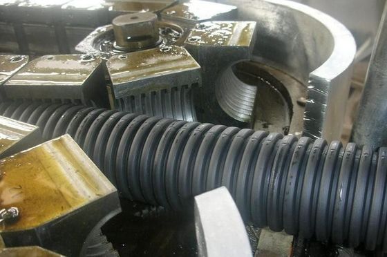 Harga yang bagus PE Screw Single Wall Corrugated Plastic Pipe Extrusion Line kecepatan tinggi on line