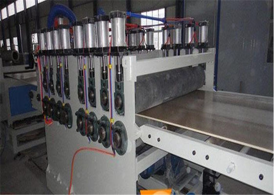 Harga yang bagus Mesin Foam WPC PVC Durable untuk Pembuatan Board Pintu, Motor Listrik on line