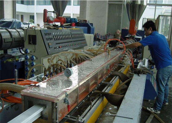 Harga yang bagus Panel Pintu Kayu Plastik Mesin Profil Wpc / Garis Ekstrusi Mudah Pengoperasian on line