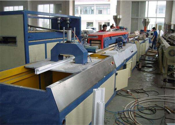 Harga yang bagus UV Pelindung Plastik WPC Profil Mesin Lini Ekstrusi untuk Papan Pintu Kayu on line