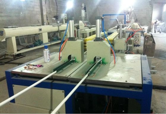 Harga yang bagus Kapasitas Tinggi Garis Ekstrusi Pipa Plastik Sepenuhnya Otomatis Dengan Motor Siemens on line