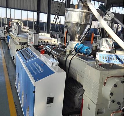 Harga yang bagus Garis Ekstrusi Komposit Plastik Kayu Dengan Extruder Sekrup Kembar, Mesin Papan Busa WPC on line