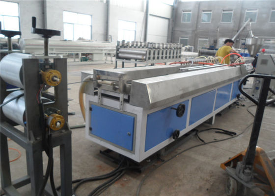 Harga yang bagus WPC PVC Wood Plastic Profil Membuat Mesin / Extruder Profil Plastik on line