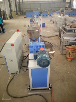 Harga yang bagus PVC WPC Profile Extrusion Line / PVC Wall Panel Line Produksi Pembuatan Decking Luar on line