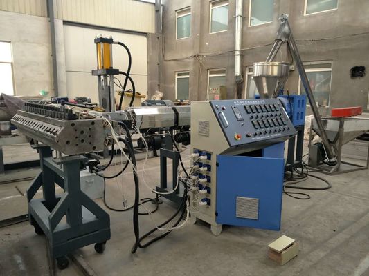 Harga yang bagus Dua Sekrup WPC Crust PVC Foam Board Mesin dengan Siemens Motor, kebisingan rendah on line