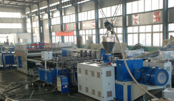 Harga yang bagus WPC Builing Template Kayu Garis Ekstrusi Komposit Plastik, Extruder Papan WPC on line