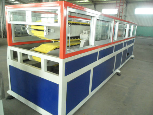 Harga yang bagus Lini Produksi Profil PVC WPC Untuk Papan Isolasi Suara on line