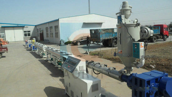 Harga yang bagus Extruder Pipa Plastik 150 - 1500KG / jam Untuk Pipa Limbah PE on line