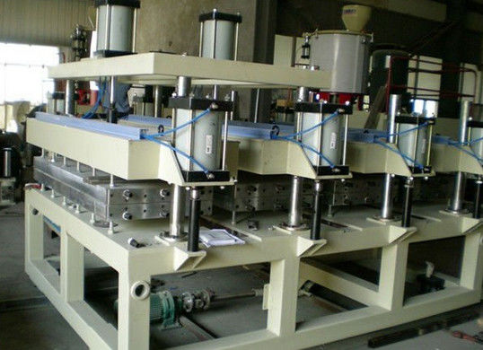 Harga yang bagus Mesin PVC Foam Dewan Ekstrusi dengan Twin Screw Design CE / ISO9001 on line