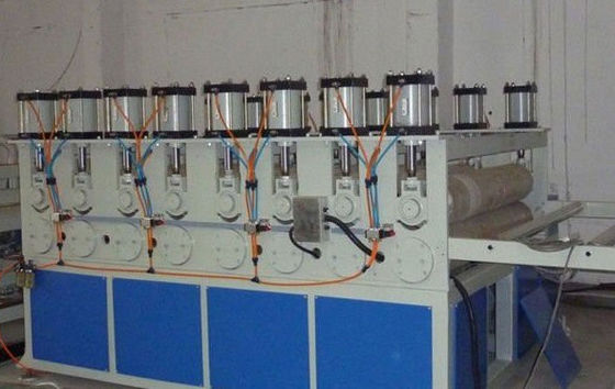 Harga yang bagus PVC Board Extrusion Manchine Dengan Twin Screw Extruder, pvc Crust Foam Board Extruder on line