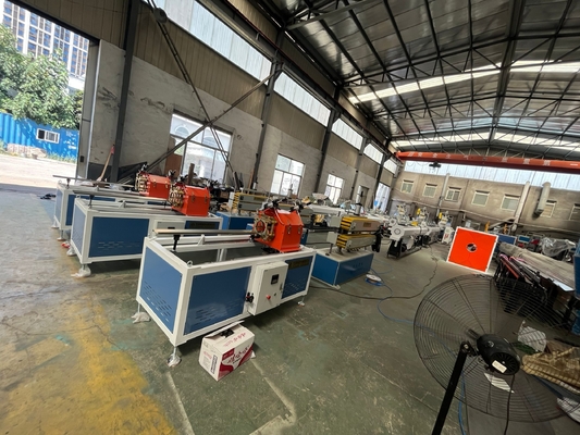 Baris Produksi Pipa Polyethylene Satu Sekrup yang Dapat Dikustomisasi Untuk Produksi Efisien
