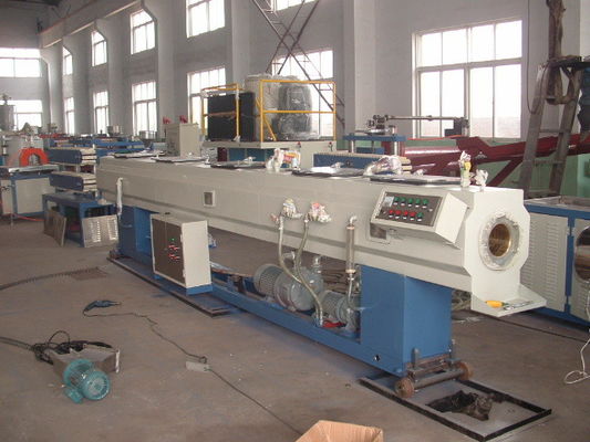 Harga yang bagus Sekrup tunggal / sekrup kembar extruder pipa pvc / saluran / selang membuat mesin on line