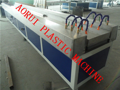 Harga yang bagus Moistureproof Lini Produksi Profil WPC, Extruder Profile Partisi Kabin on line