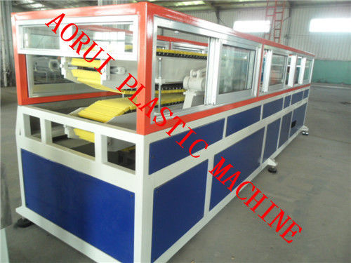 Harga yang bagus Panel Dinding WPC / Garis Ekstrusi Profil Plastik Pengepakan 160-280kg / h on line