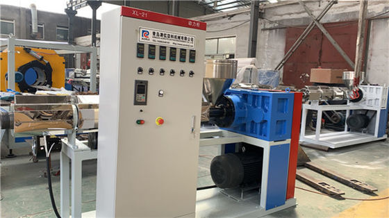 Harga yang bagus Masker Wajah Meleleh Membuat Mesin CE Sertifikat Dengan Extruder Sekrup Tunggal on line