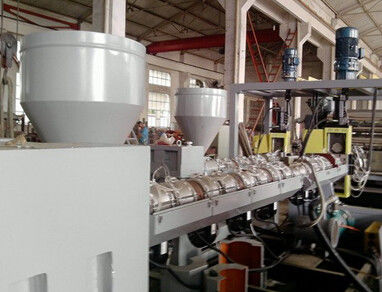 Harga yang bagus Tahan Dampak Tinggi PP PE Foam Line Produksi Papan 3-30mm 700kg / H on line
