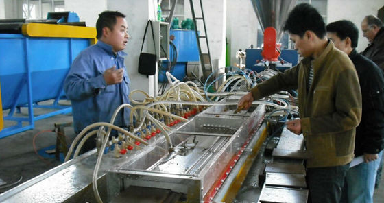 Harga yang bagus 380V Lini Produksi Profil Plastik, Garis / Proses Ekstrusi Profil Pvc Berbusa Kayu on line