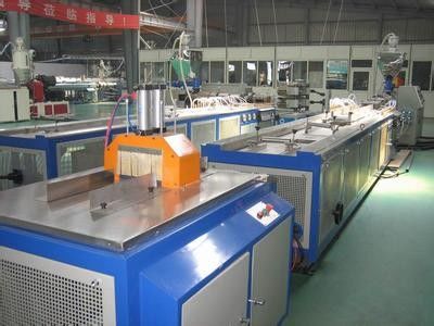 Harga yang bagus Garis Ekstrusi Profil Lantai WPC, Mesin Profil Plastik Pallet on line