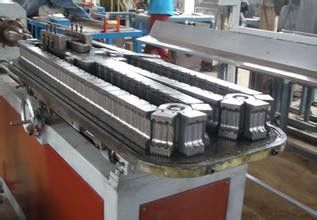 Harga yang bagus PP / PE Elelctrical Wire Pipe Plastik Mesin Screw Extruder Tunggal on line