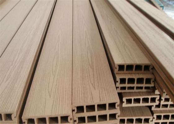 Harga yang bagus Garis Ekstrusi Profil Plastik Pagar / Dinding Pembatas Dinding PP PP WPC on line