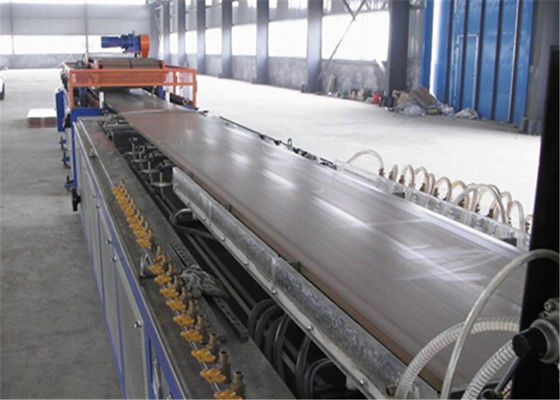 Harga yang bagus Mesin papan busa WPC bukti lembab, kayu plastik sekrup ganda Extruder on line