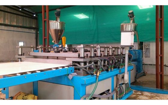 Harga yang bagus Mesin Kerucut Kerucut Profesional Ganda WPC Mesin / Extruder on line